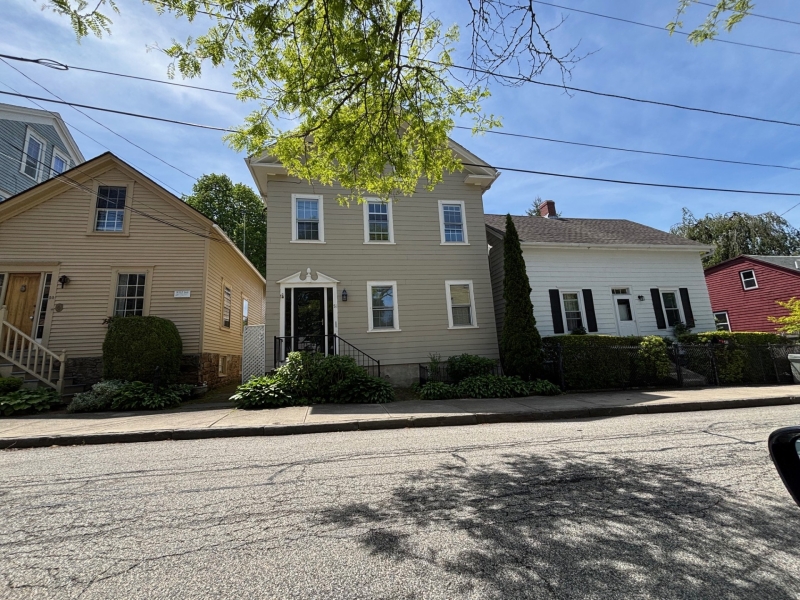2 BR / Newport