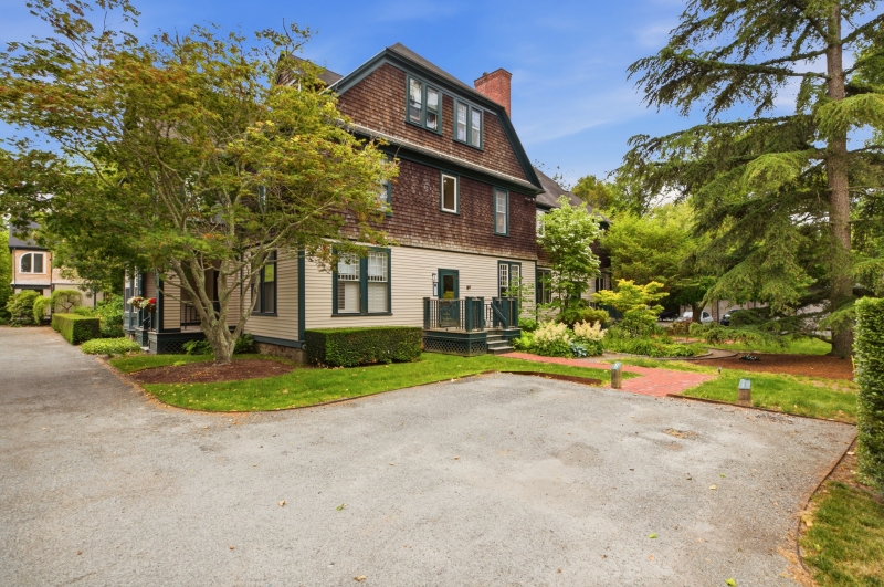 2 BR / Newport